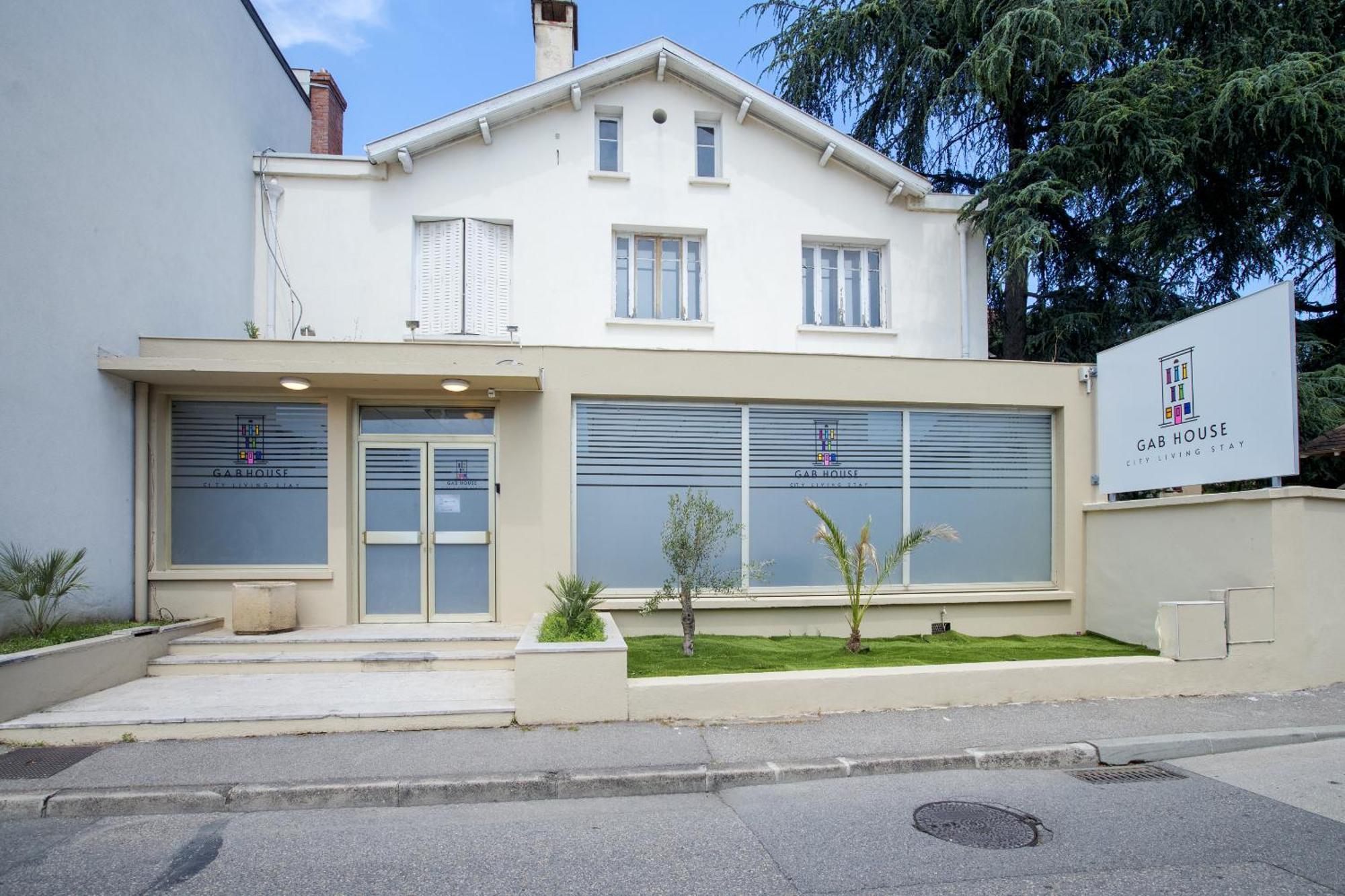 Gab House Hotel Bron Exterior photo